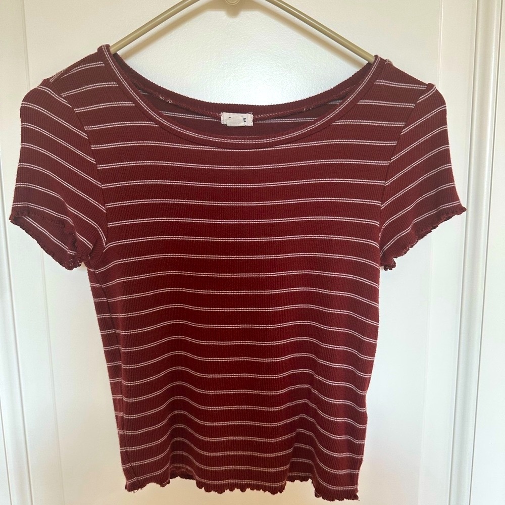 Garage top with ruffles at seams